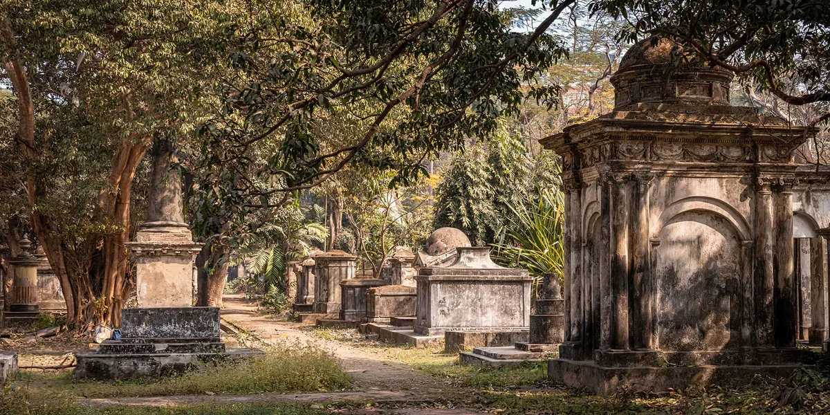 2. South Park Street Cemetery – Peace In The Middle Of The City