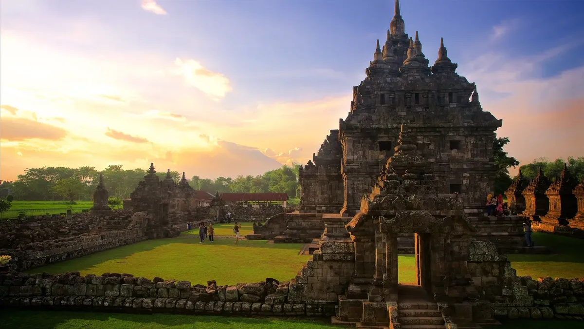Travel Tips & Cultural Etiquette: Navigate Indonesia Like A Pro